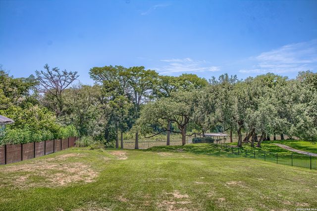 122 NAVAJO TRL, Seguin, TX 78155