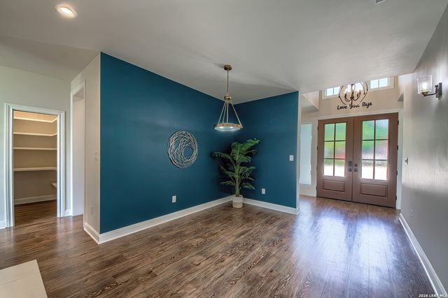 122 NAVAJO TRL, Seguin, TX 78155