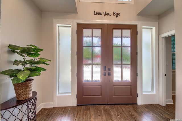 122 NAVAJO TRL, Seguin, TX 78155