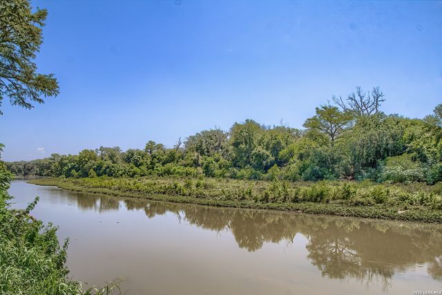 122 NAVAJO TRL, Seguin, TX 78155