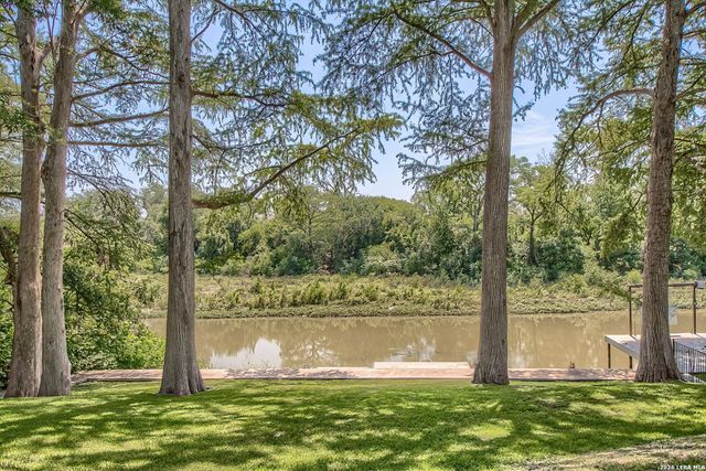 122 NAVAJO TRL, Seguin, TX 78155