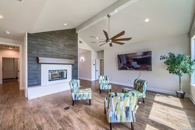 122 NAVAJO TRL, Seguin, TX 78155