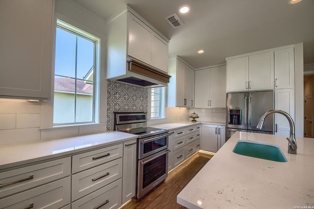 122 NAVAJO TRL, Seguin, TX 78155