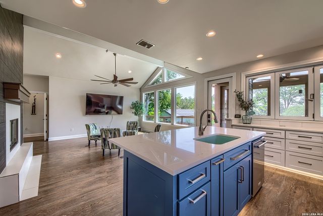 122 NAVAJO TRL, Seguin, TX 78155
