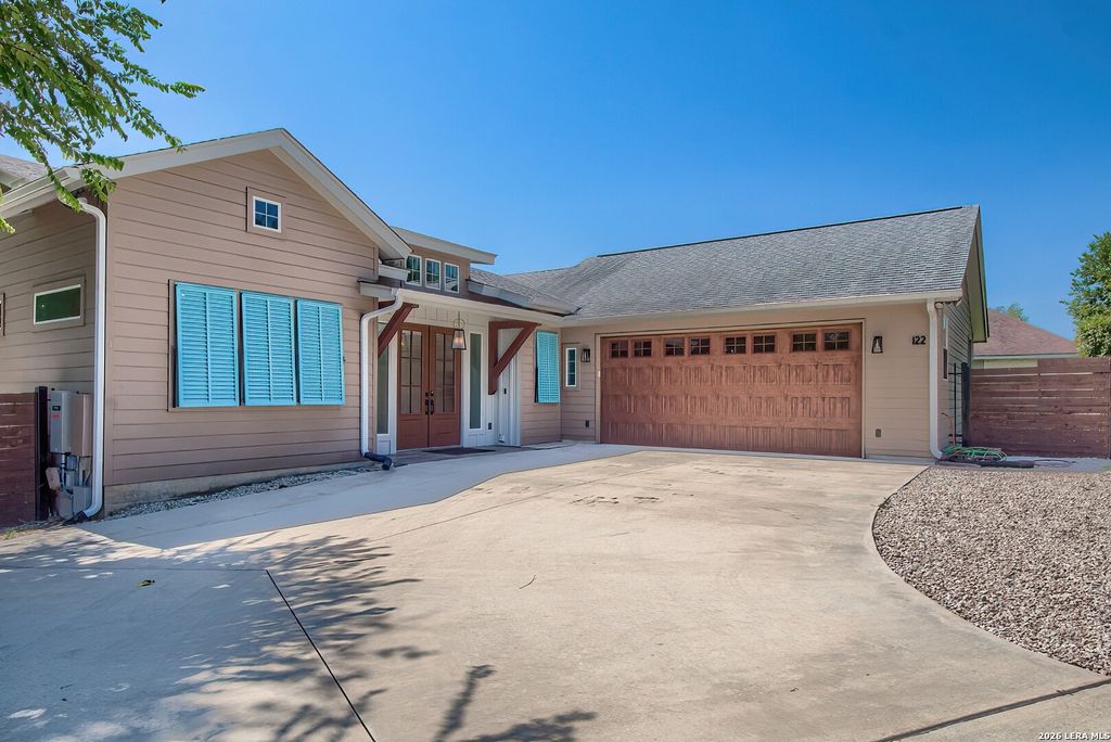 122 NAVAJO TRL, Seguin, TX 78155