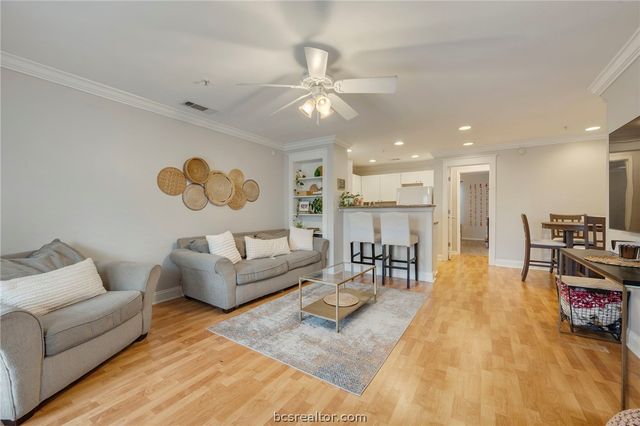 1725 Harvey Mitchell 1433, College Station, TX 77840