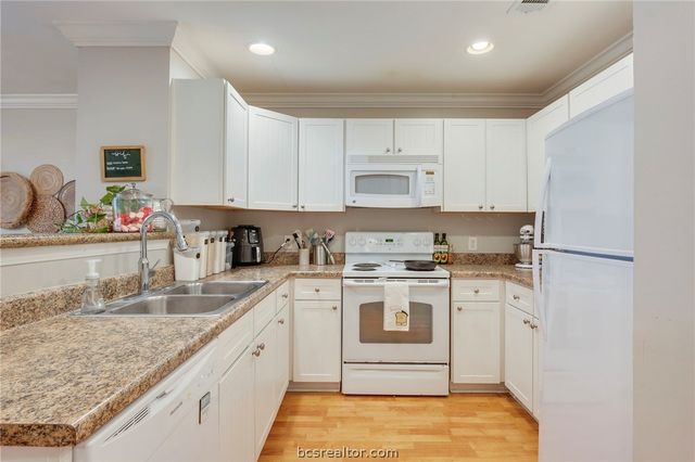 1725 Harvey Mitchell 1433, College Station, TX 77840