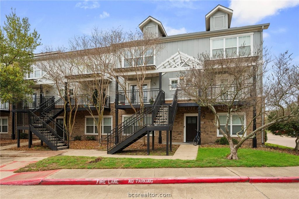 1725 Harvey Mitchell 1433, College Station, TX 77840