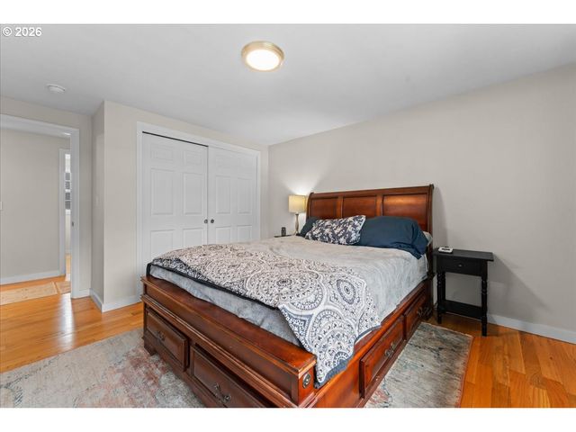 445 W EXETER St, Gladstone, OR 97027