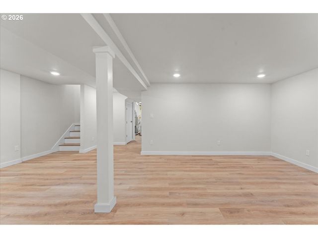 445 W EXETER St, Gladstone, OR 97027