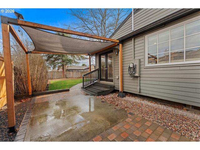 445 W EXETER St, Gladstone, OR 97027