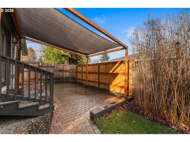 445 W EXETER St, Gladstone, OR 97027