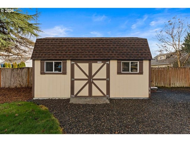 445 W EXETER St, Gladstone, OR 97027