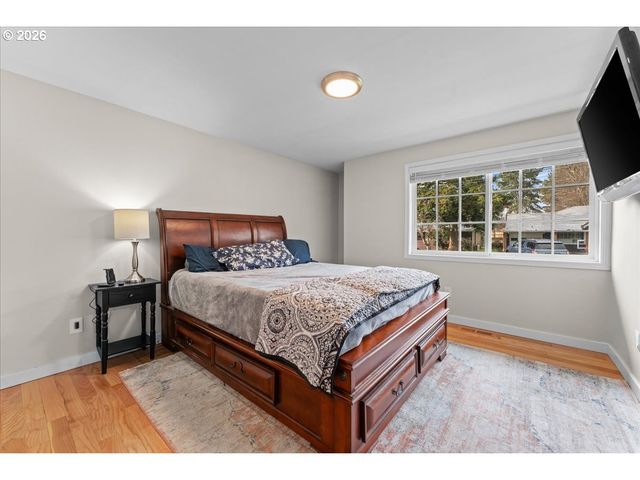 445 W EXETER St, Gladstone, OR 97027