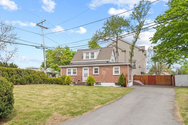 14 Palmer St, Quincy, MA 02169