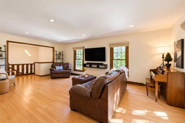 1057 N 123rd STREET, Wauwatosa, WI 53226