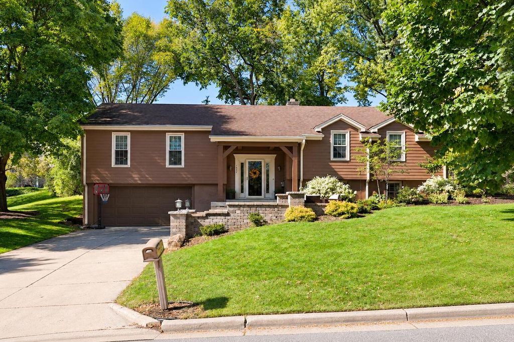 1057 N 123rd STREET, Wauwatosa, WI 53226
