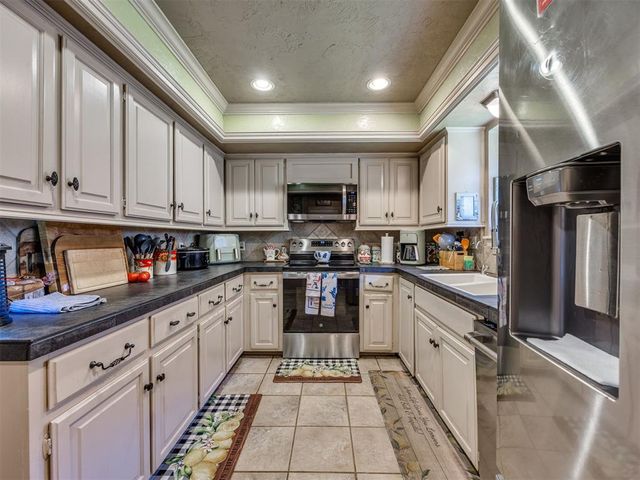 7104 N Lakeway Drive, Oklahoma City, OK 73132