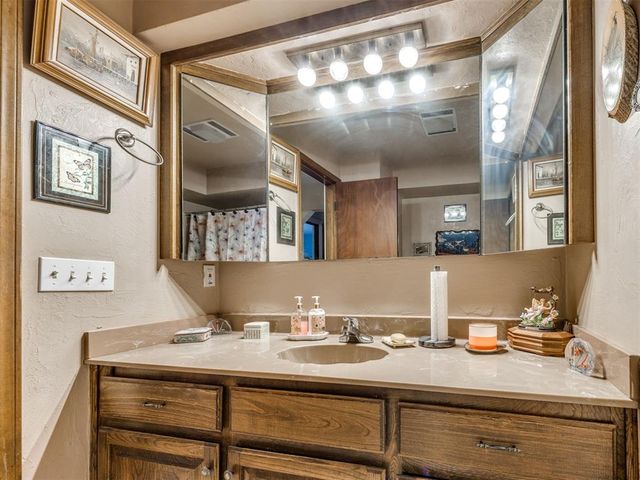 7104 N Lakeway Drive, Oklahoma City, OK 73132
