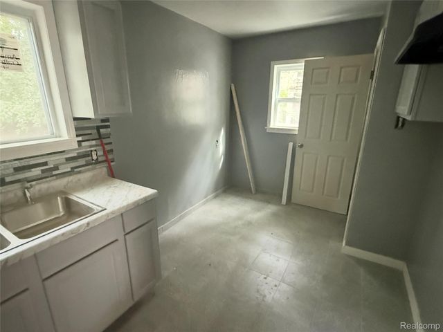 19940 Faust Avenue, Detroit, MI 48219