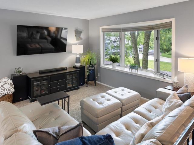 5748 Birchwood Avenue NE, Prior Lake, MN 55372