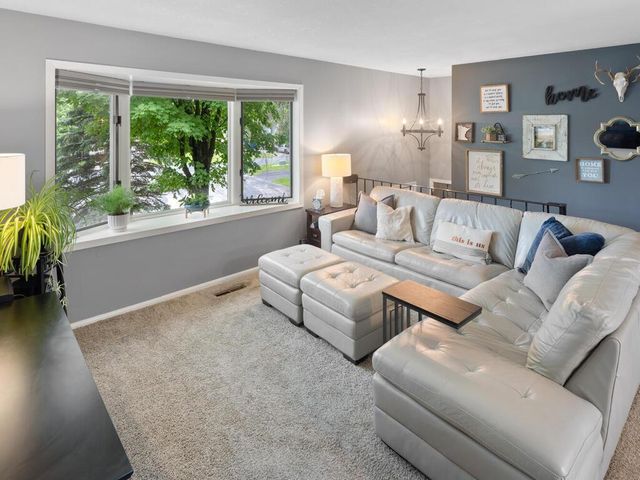 5748 Birchwood Avenue NE, Prior Lake, MN 55372