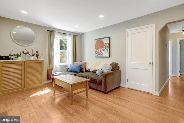 2850 BROOK DR, Falls Church, VA 22042