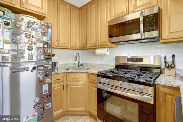 2850 BROOK DR, Falls Church, VA 22042