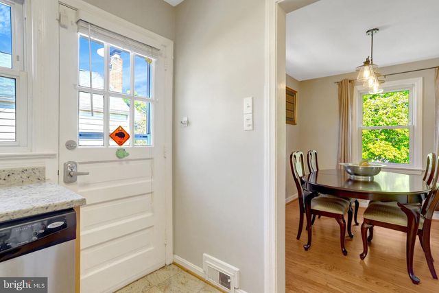 2850 BROOK DR, Falls Church, VA 22042