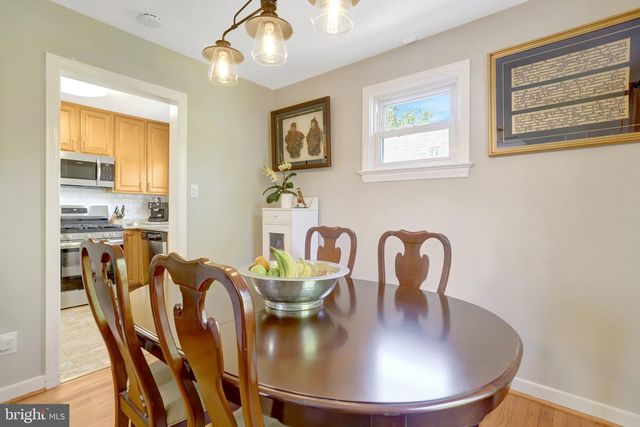 2850 BROOK DR, Falls Church, VA 22042