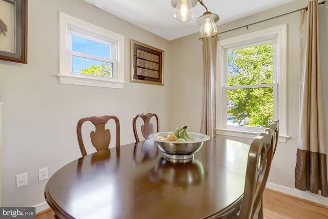 2850 BROOK DR, Falls Church, VA 22042