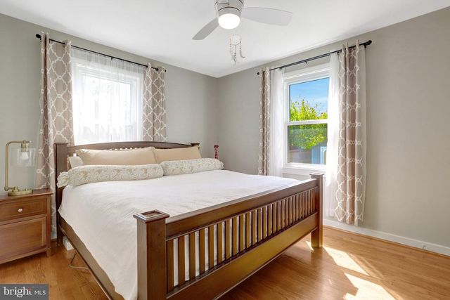 2850 BROOK DR, Falls Church, VA 22042