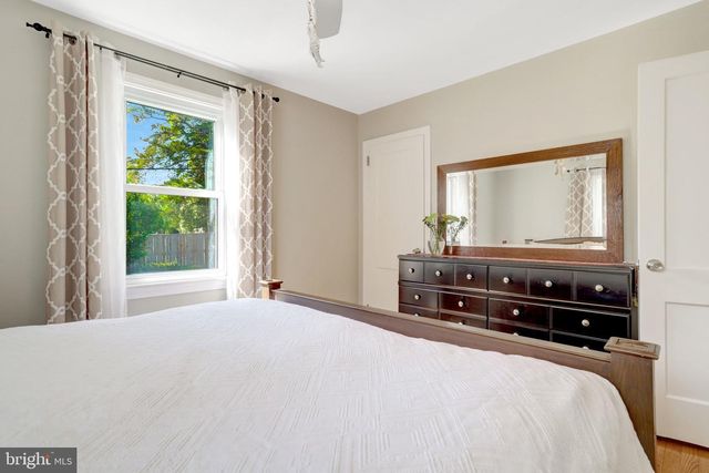 2850 BROOK DR, Falls Church, VA 22042
