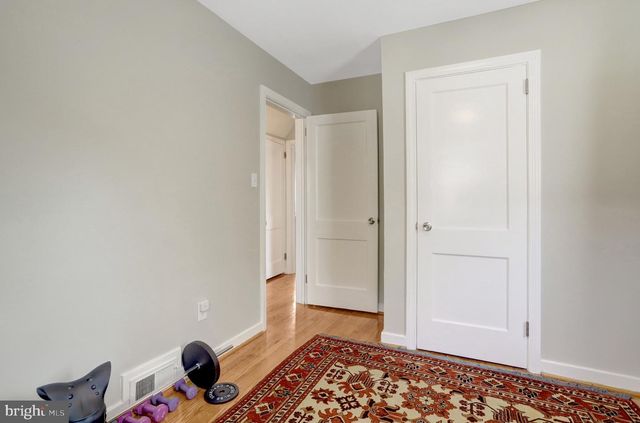 2850 BROOK DR, Falls Church, VA 22042
