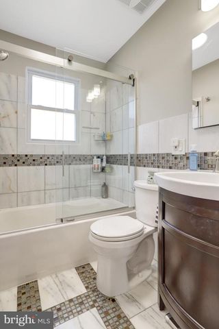 2850 BROOK DR, Falls Church, VA 22042