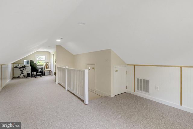2850 BROOK DR, Falls Church, VA 22042
