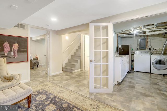 2850 BROOK DR, Falls Church, VA 22042