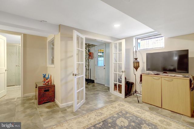2850 BROOK DR, Falls Church, VA 22042