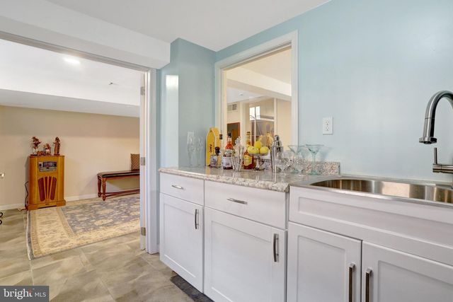 2850 BROOK DR, Falls Church, VA 22042