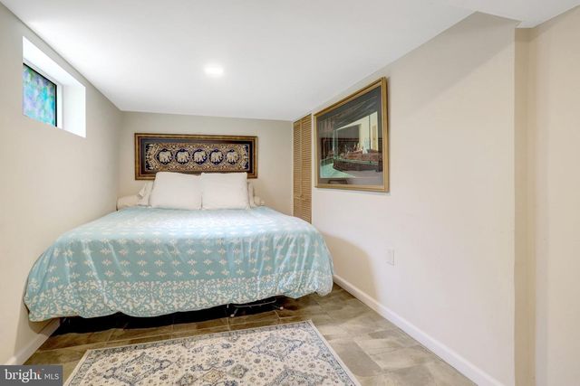 2850 BROOK DR, Falls Church, VA 22042