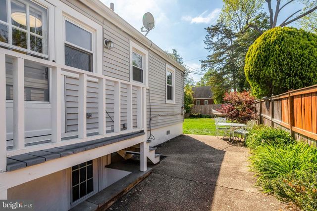 2850 BROOK DR, Falls Church, VA 22042
