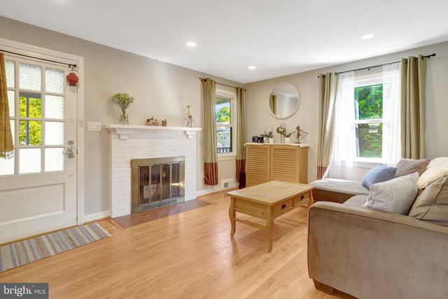 2850 BROOK DR, Falls Church, VA 22042