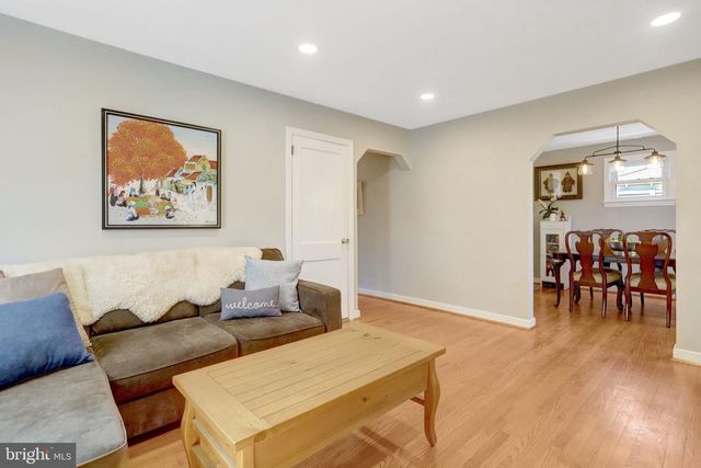 2850 BROOK DR, Falls Church, VA 22042