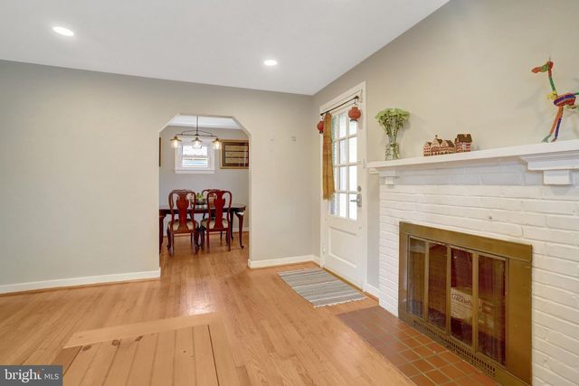 2850 BROOK DR, Falls Church, VA 22042