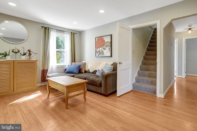 2850 BROOK DR, Falls Church, VA 22042