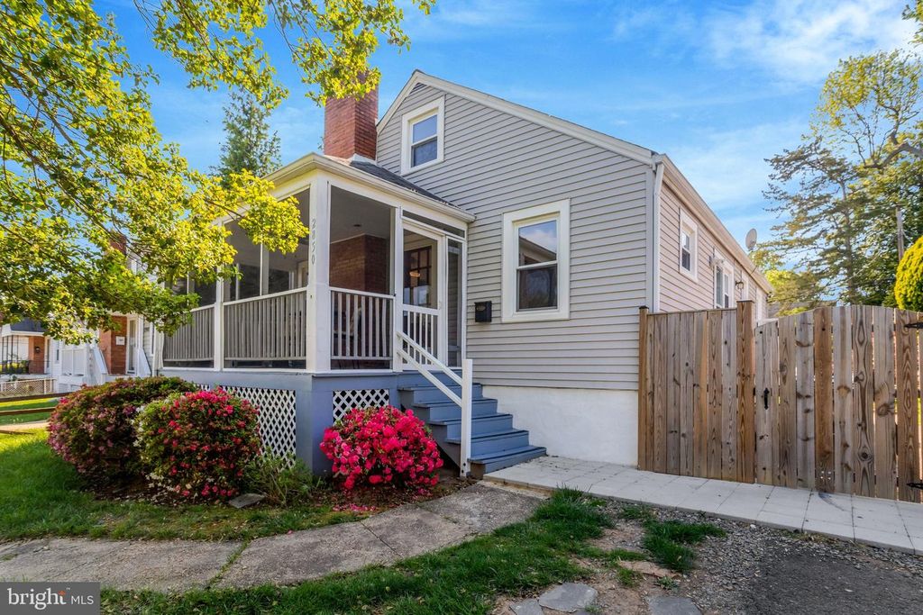 2850 BROOK DR, Falls Church, VA 22042