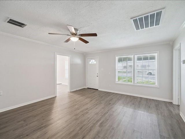 820 Texas Street, Liberty, TX 77575