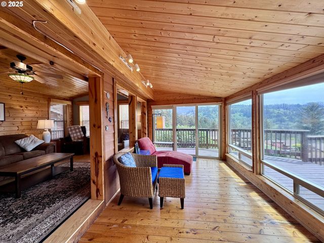 19921 WHALESHEAD Rd U9, Brookings, OR 97415