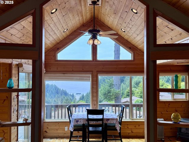 19921 WHALESHEAD Rd U9, Brookings, OR 97415