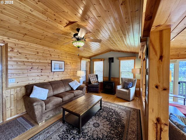 19921 WHALESHEAD Rd U9, Brookings, OR 97415